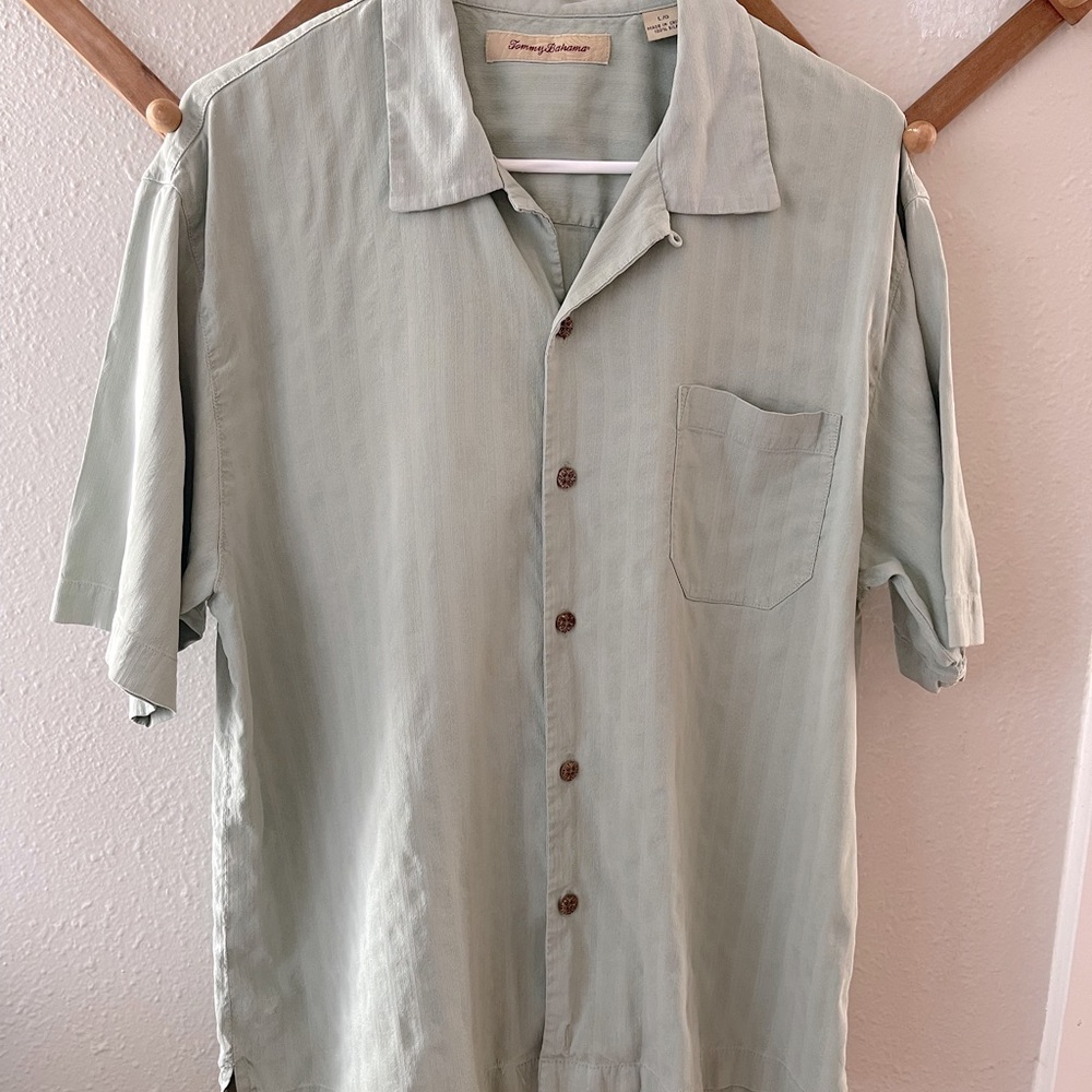 100% Silk Tommy Bahama Sage Green Button Down Short Sleeve Shirt